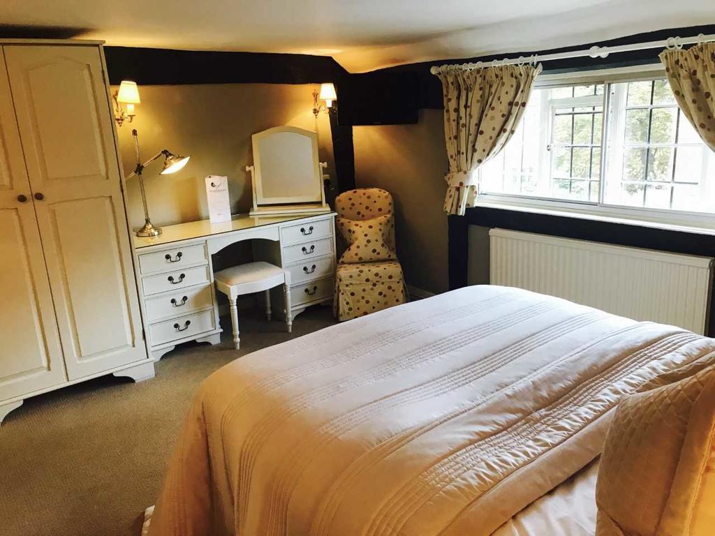 The Star And Eagle Hotel Goudhurst Bagian luar foto