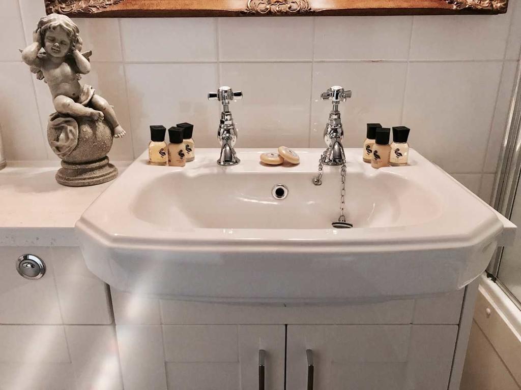 The Star And Eagle Hotel Goudhurst Bagian luar foto