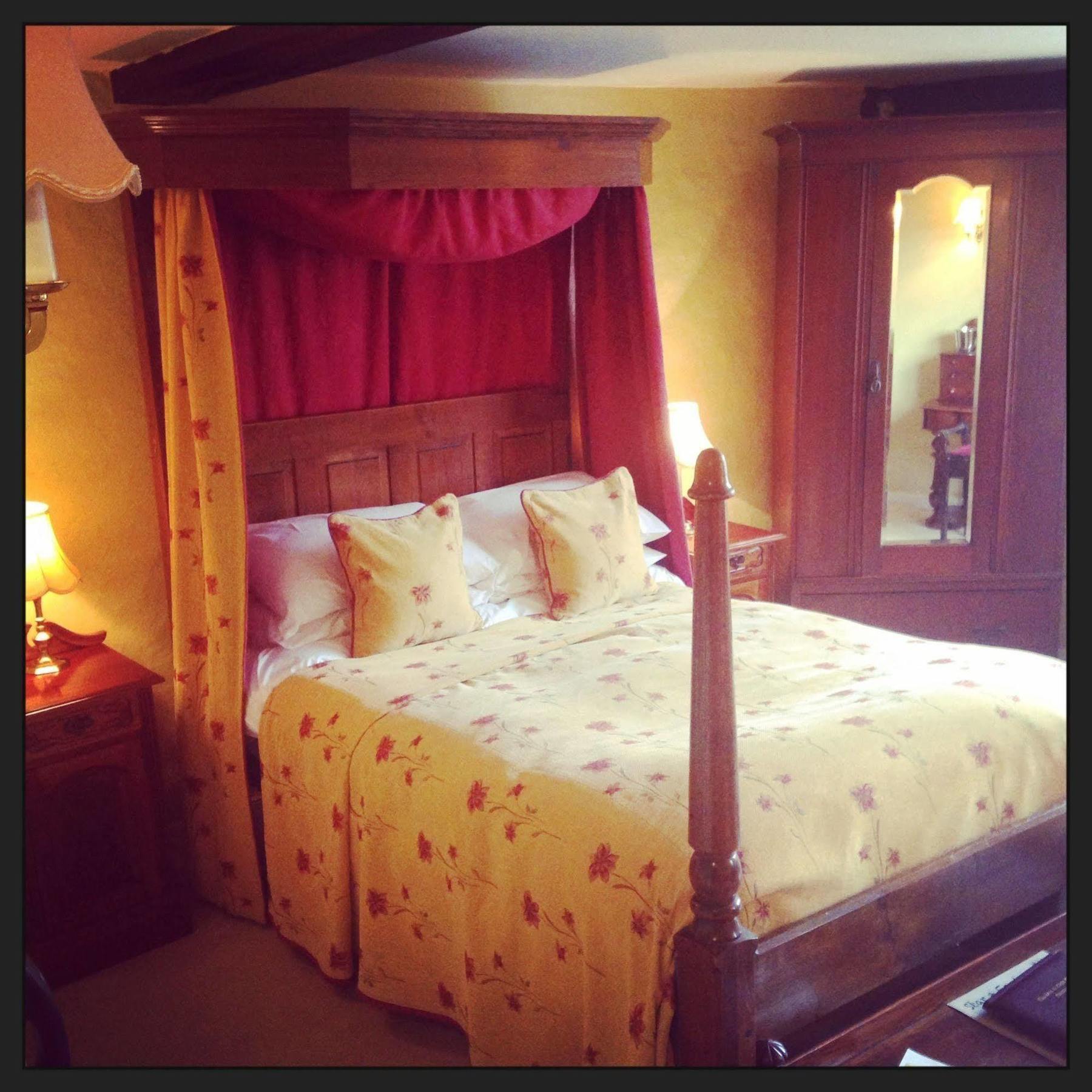 The Star And Eagle Hotel Goudhurst Bagian luar foto